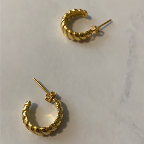 Final pair: Mini gold plated croissant hoops - Picture 2 of 2